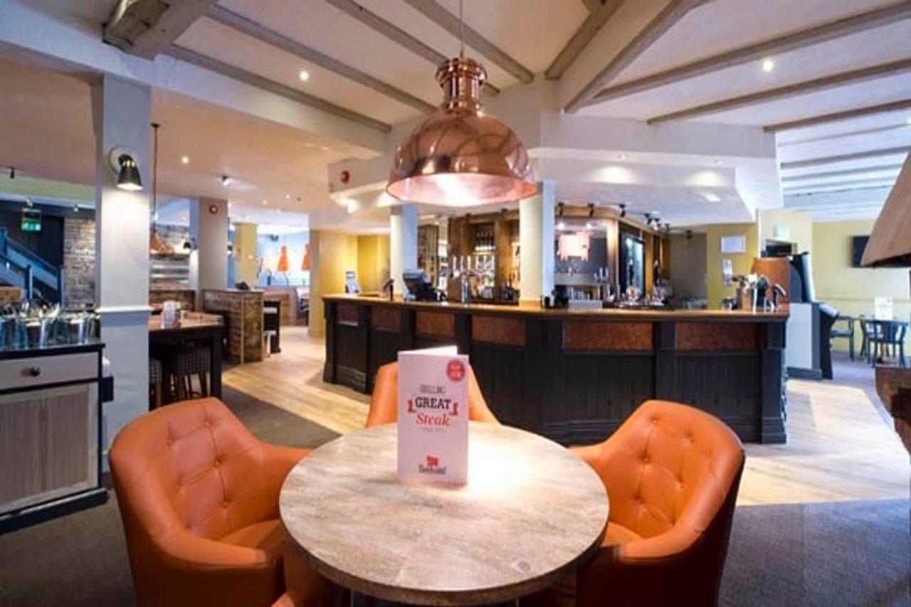 Premier Inn Manchester - Heaton Park ภายนอก รูปภาพ
