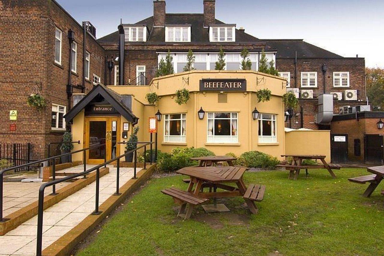 Premier Inn Manchester - Heaton Park ภายนอก รูปภาพ