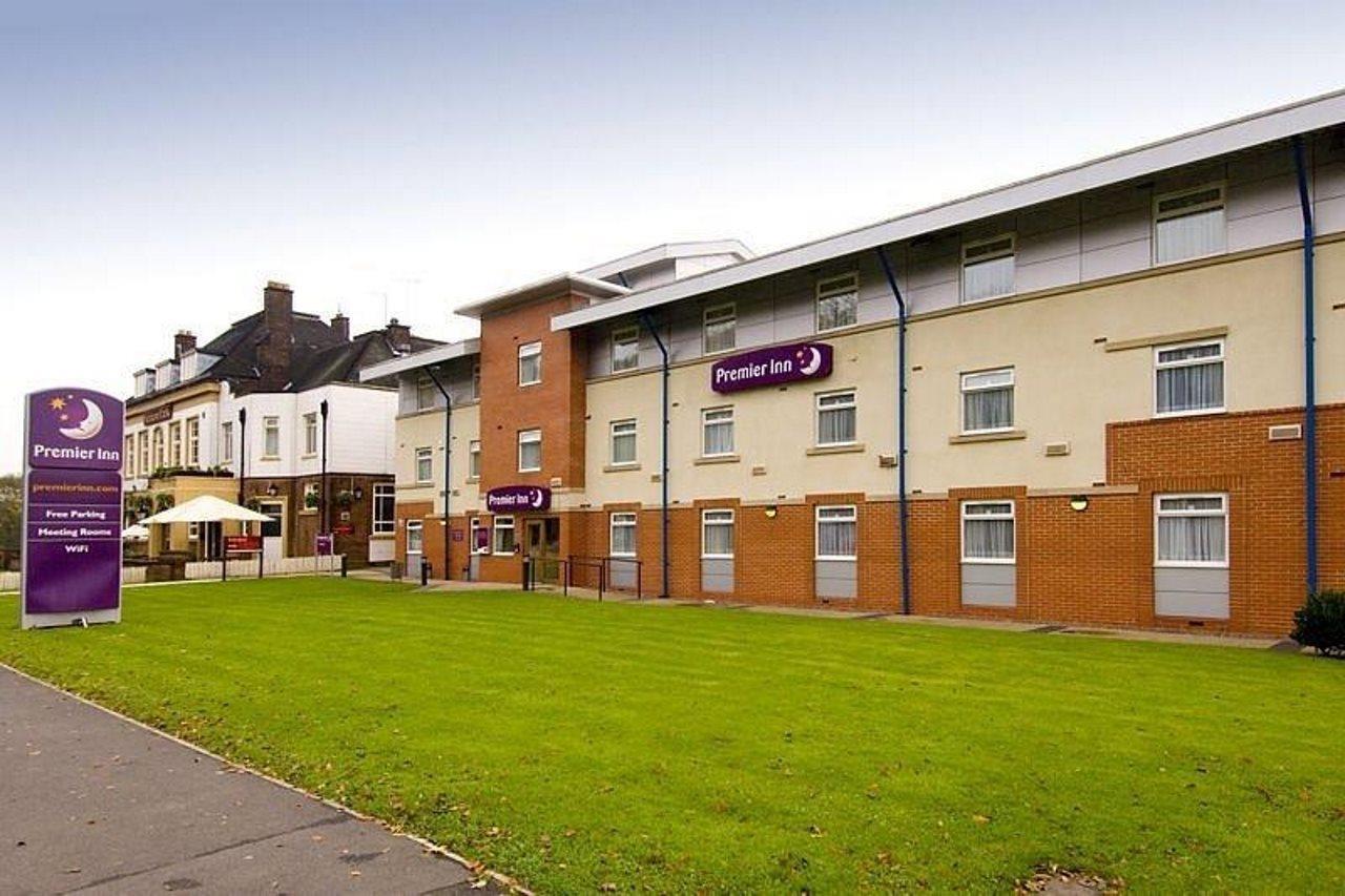 Premier Inn Manchester - Heaton Park ภายนอก รูปภาพ