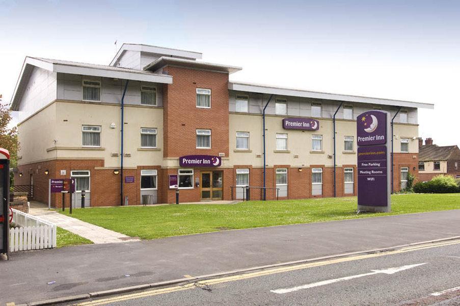 Premier Inn Manchester - Heaton Park ภายนอก รูปภาพ
